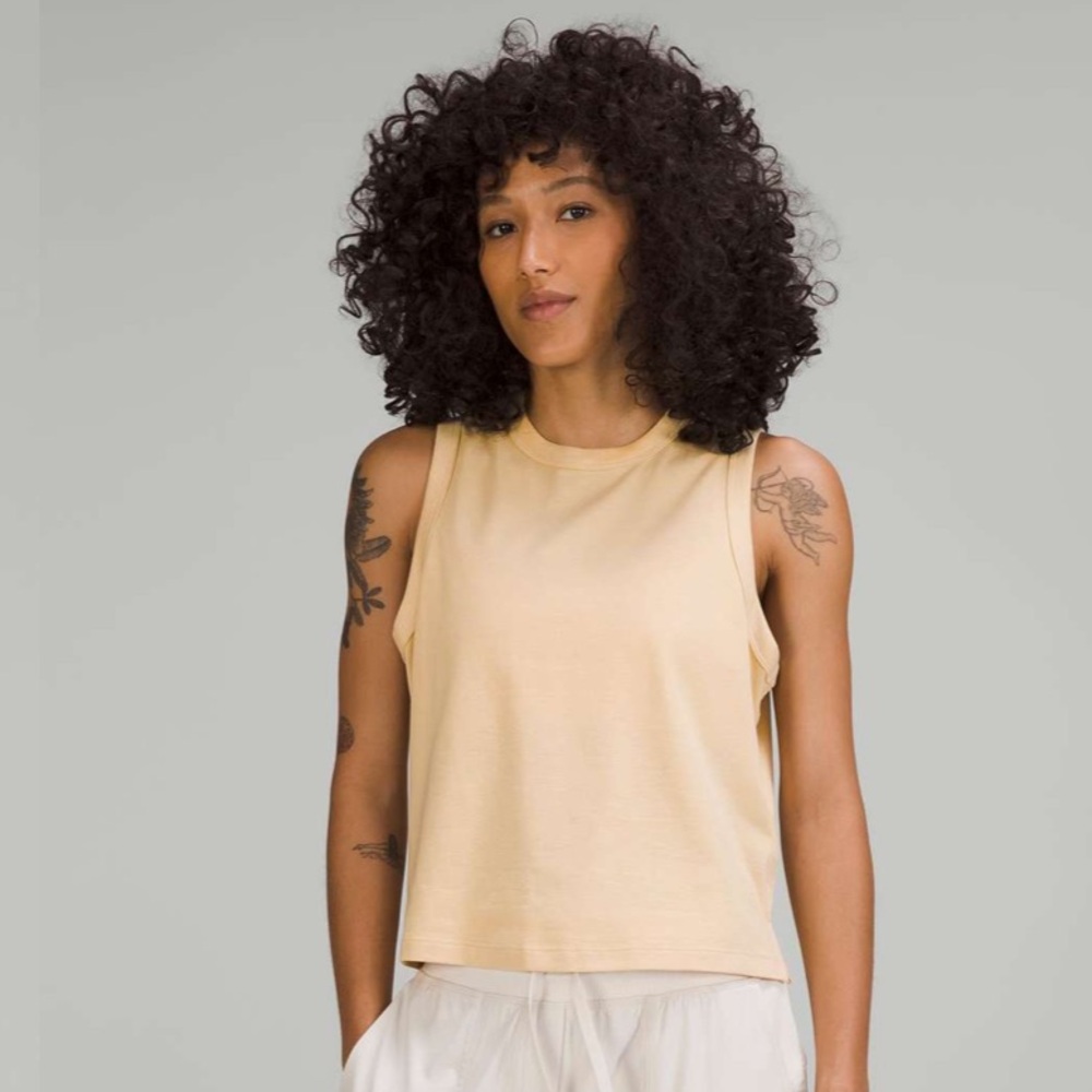 Lululemon Women’s Classic-Fit Cotton-Blend Tank Top
Prosecco Yellow Size 4